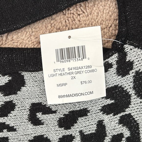 Leopard Print Women's Sweater - Black and Gray Size 2X - Picture 5 of 5